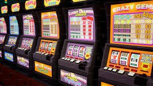 Antarmuka aplikasi petir toto menampilkan slot Aviator, Sweet Bonanza, dan Gates of Olympus di layar beranda
